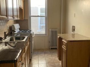 10 Hyatt Ave, Yonkers, NY 10704