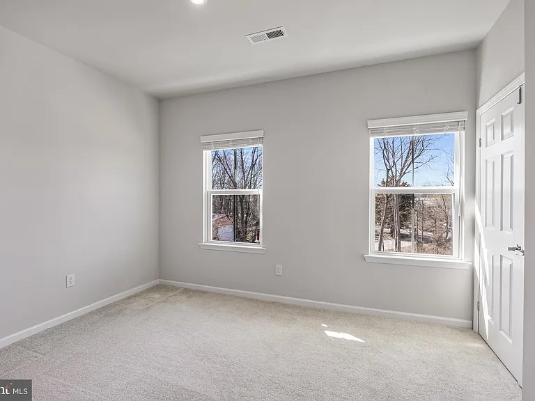 24 Sidney Ln — Photo 24