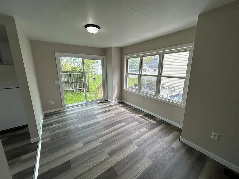 109 Kent Ct — Photo 17