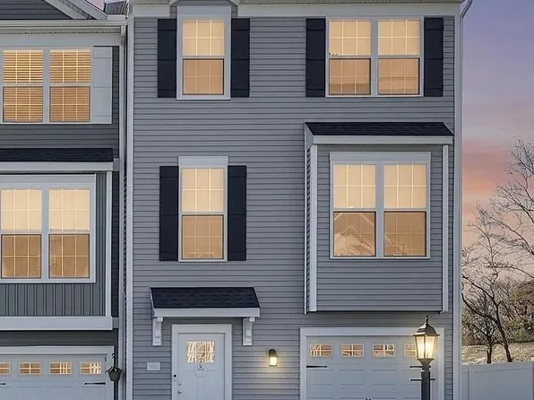32 Coop Ln, Hanover, PA 17331
