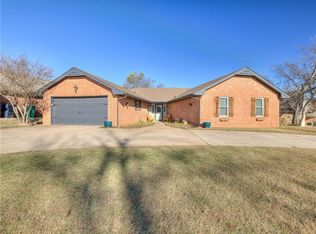 11056 Folkstone Dr, Yukon, OK 73099
