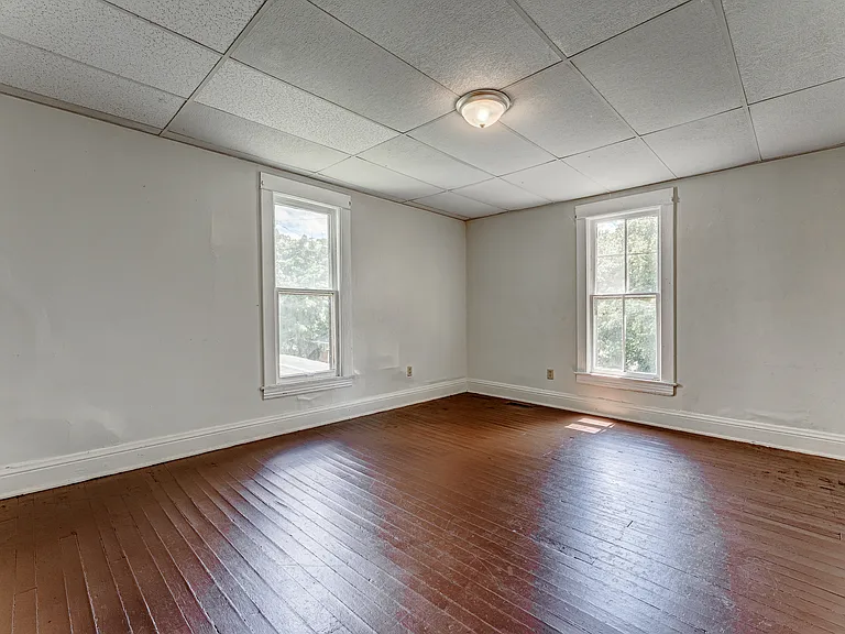 975 Dorsey Ave — Photo 16
