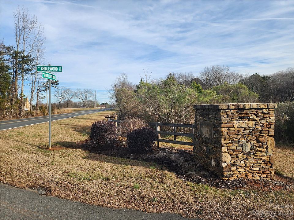 2nd image of 279 Bridlewood Dr #2