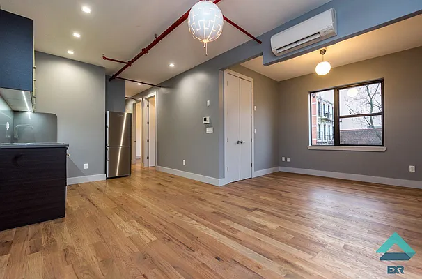 Rented by EXR | media 58