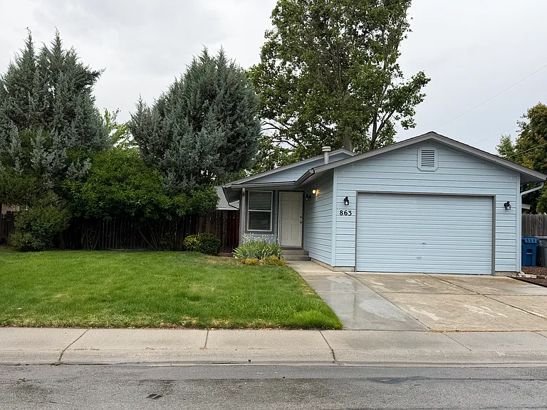 863 E Carter St — Photo 1