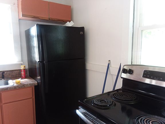 2nd image of 1318 Washington St