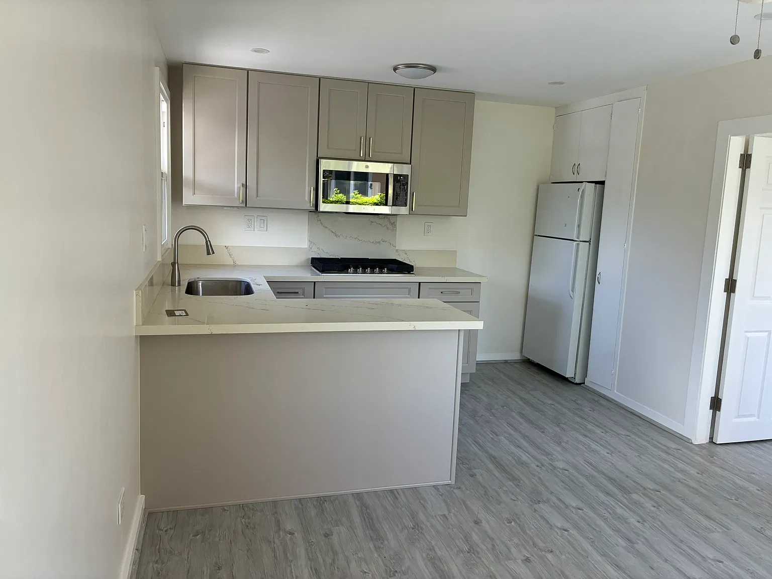1 bed, 450 sqft, $2,300 — Photo 2