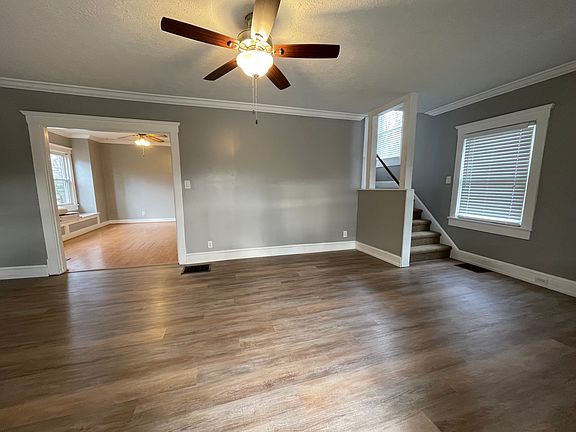 5th image of 902 N Clark Blvd