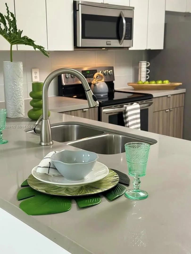Grand Marquis Condo Homes — Photo 1