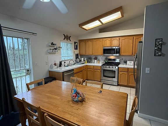 3rd image of 136-132 E Lincoln Rd