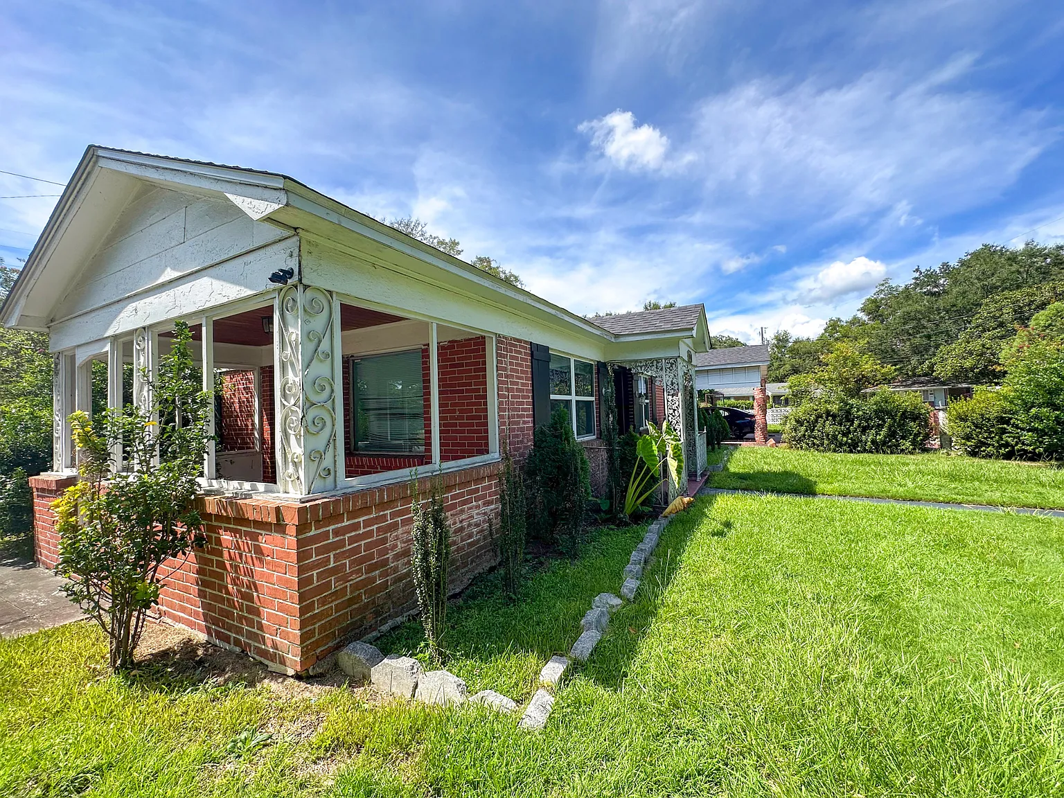 5 bed, 2527 sqft, $1,850 — Photo 3