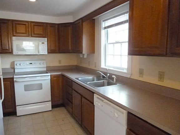 3rd image of 18B Park Cir #18B