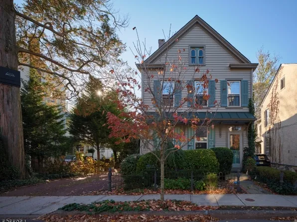 51 Clinton St, Lambertville City, NJ 08530