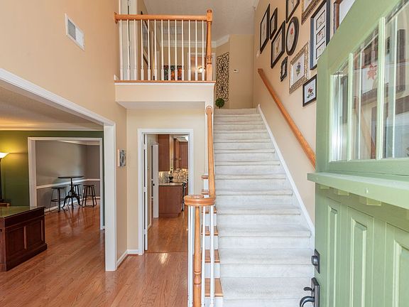 3rd image of 1095 Wynford Cmns SW
