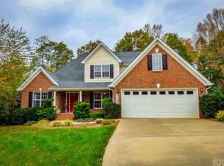 1197 Waterford Dr, Hickory, NC 28602