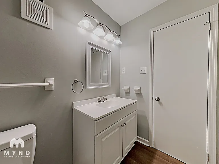 2624 Garry St — Photo 11