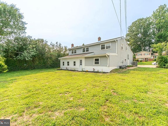 4th image of 2104 Wildwood Dr