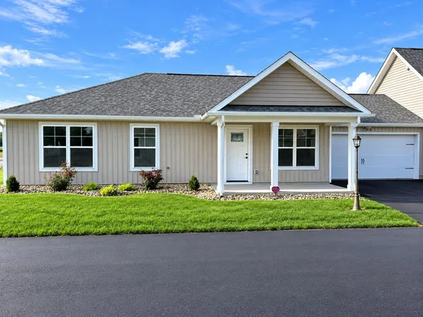 204 Cumberland Meadows Cir, Hebron, OH 43025
