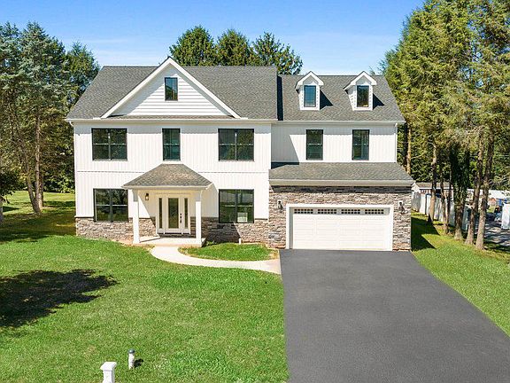 3rd image of 130 Rossiter Ave