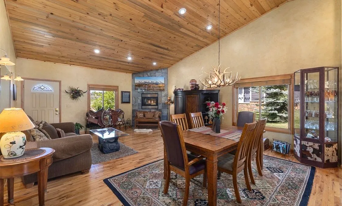 3 bed, 1899 sqft, $6,500 — Photo 1