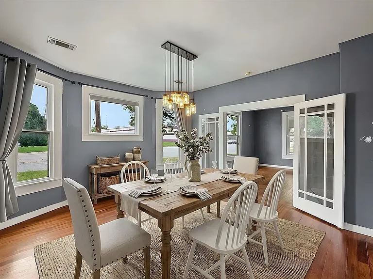 607 W Brown St — Photo 17