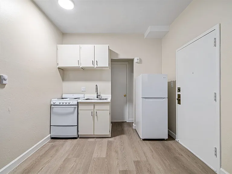 2385 Folsom — Photo 33