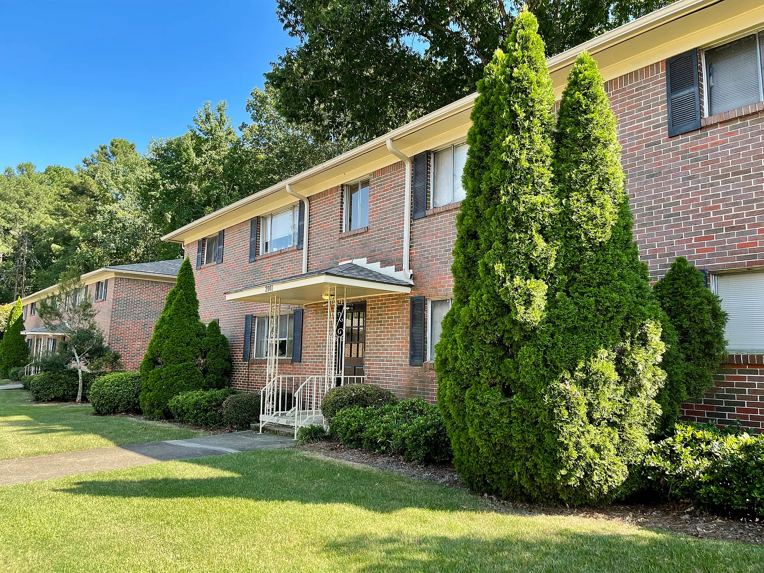 2 bed, 860 sqft, $1,075 — Photo 1
