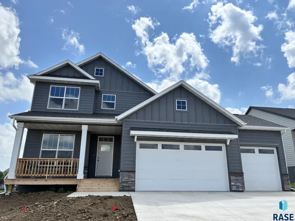 2616 S Copper Creek Ave, Sioux Falls, SD 57110