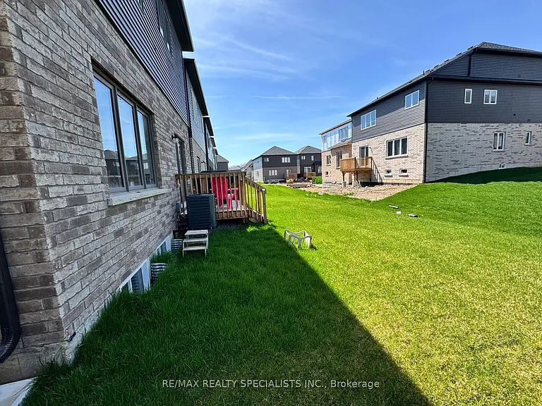 23 Dennis Ave — Photo 9