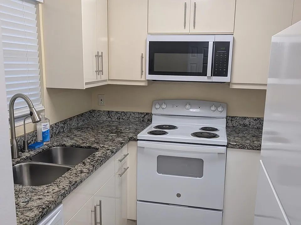 430 SE 2nd Ave #24