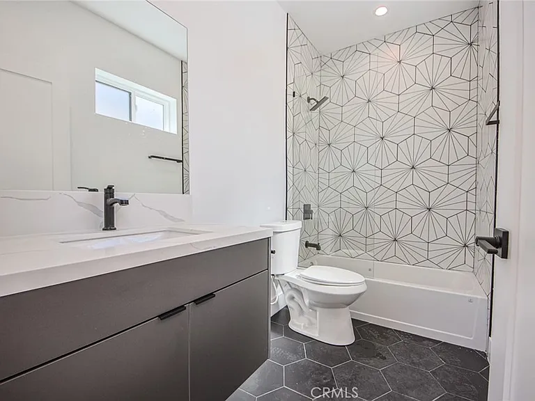 2851 S Victoria Ave #2 — Photo 37