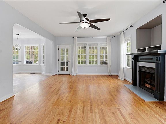 3rd image of 67 E Trafalgar Ct