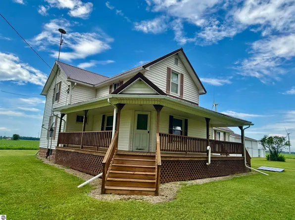5877 E Adams Rd, Breckenridge, MI 48615