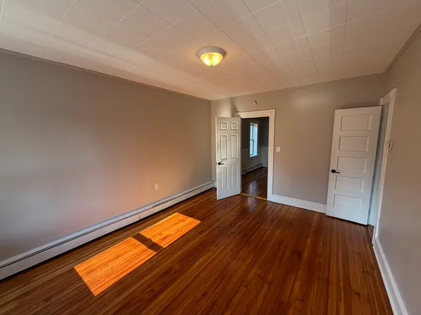 103 Gold St APT 1A, New Britain, CT 06053