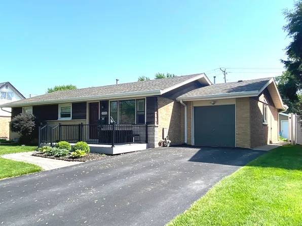 7049 Stanford Dr, Bridgeview, IL 60455