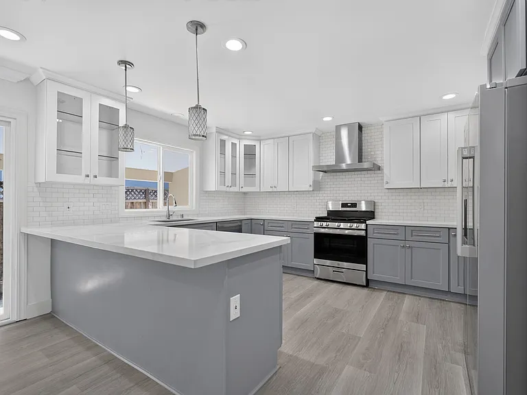 549 N 21st St — Photo 13