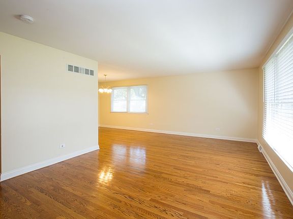 5th image of 4918 Mission Dr