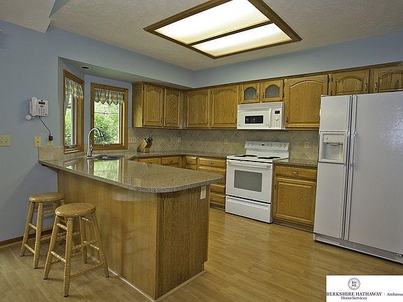 3rd image of 15023 Binney St