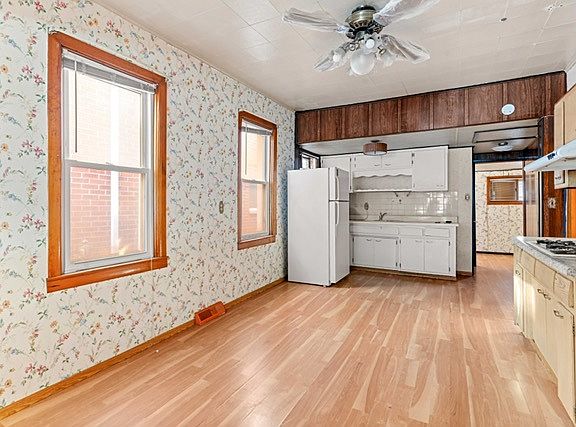 5th image of 3047 S Broad St