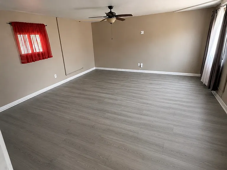 2342 La Salle Ave — Photo 12