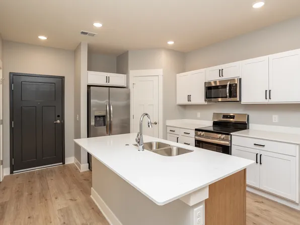 8901 Mohave Dr #313, Lincoln, NE 68516