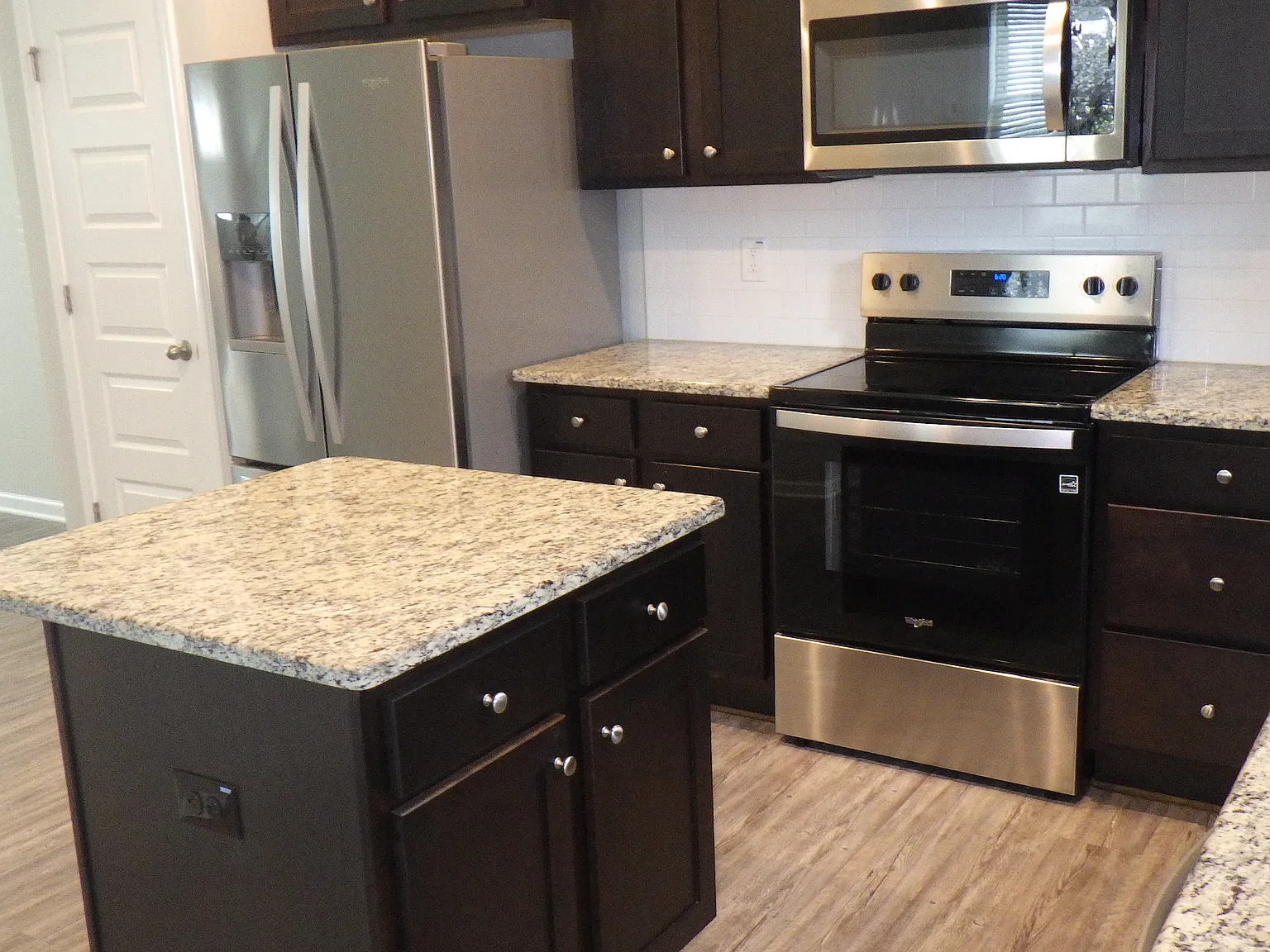 3 bed, 2.5 bath, 1410 sqft, $1,900 — Photo 4