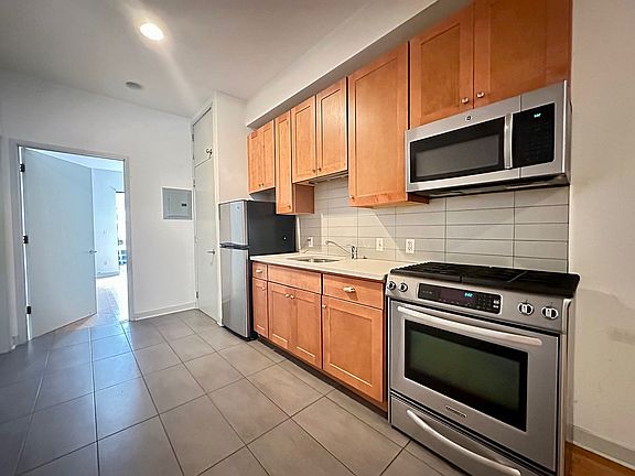 5th image of 65 Richardson St APT 1L