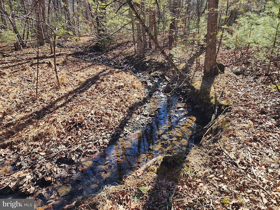 1st image of 228 Oak Dr