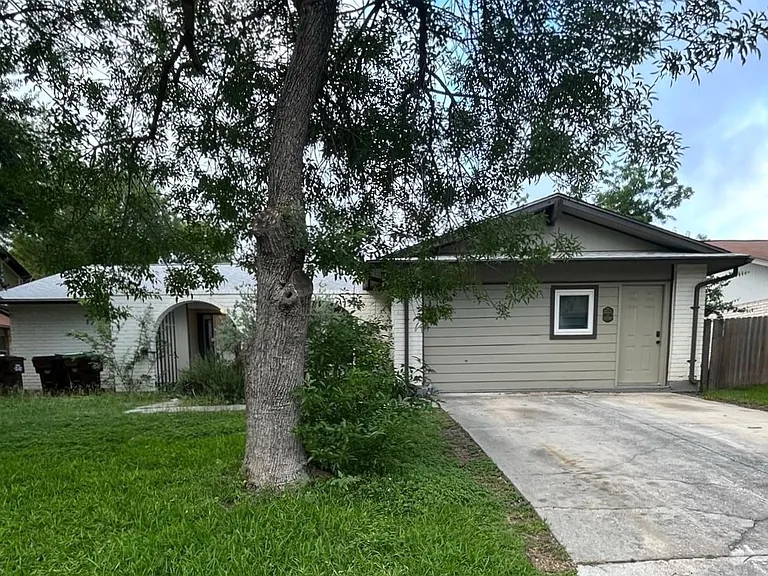 6718 Chelsea Wood — Photo 1