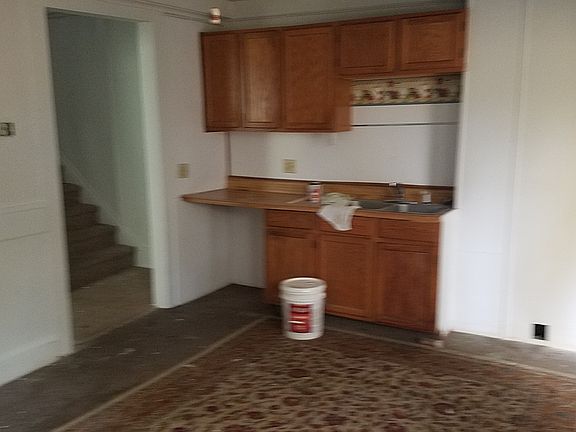 4th image of 216 Main St