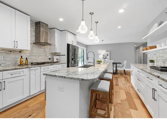 5th image of 130 Stoneyside Ln