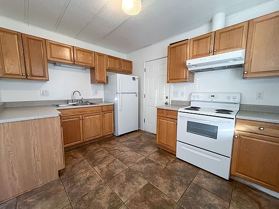 4th image of 114 W Head St #B
