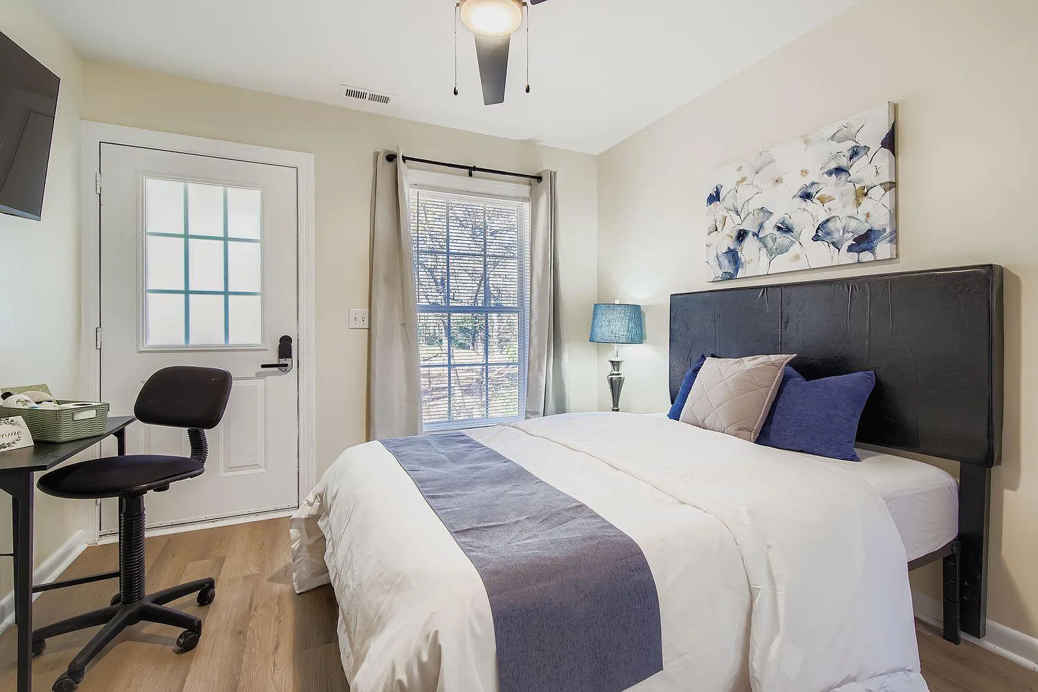 4 bed, 5.0 bath, 3300 sqft, $1,027 — Photo 3
