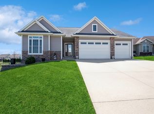 6721 Coneflower Dr, Fairfax, IA 52228